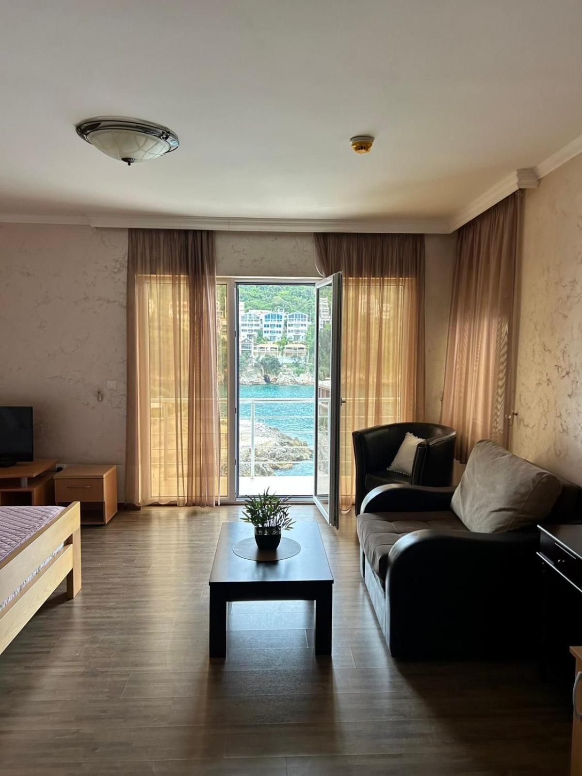 Hotel Victoria Bar Bagian luar foto